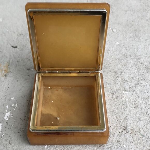 Alabaster trinket box - Picture 5 of 5